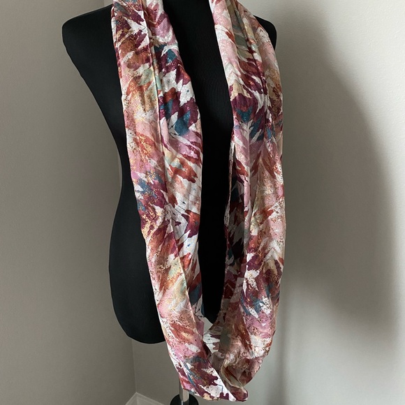Abstract Infinity Scarf - Picture 4 of 4